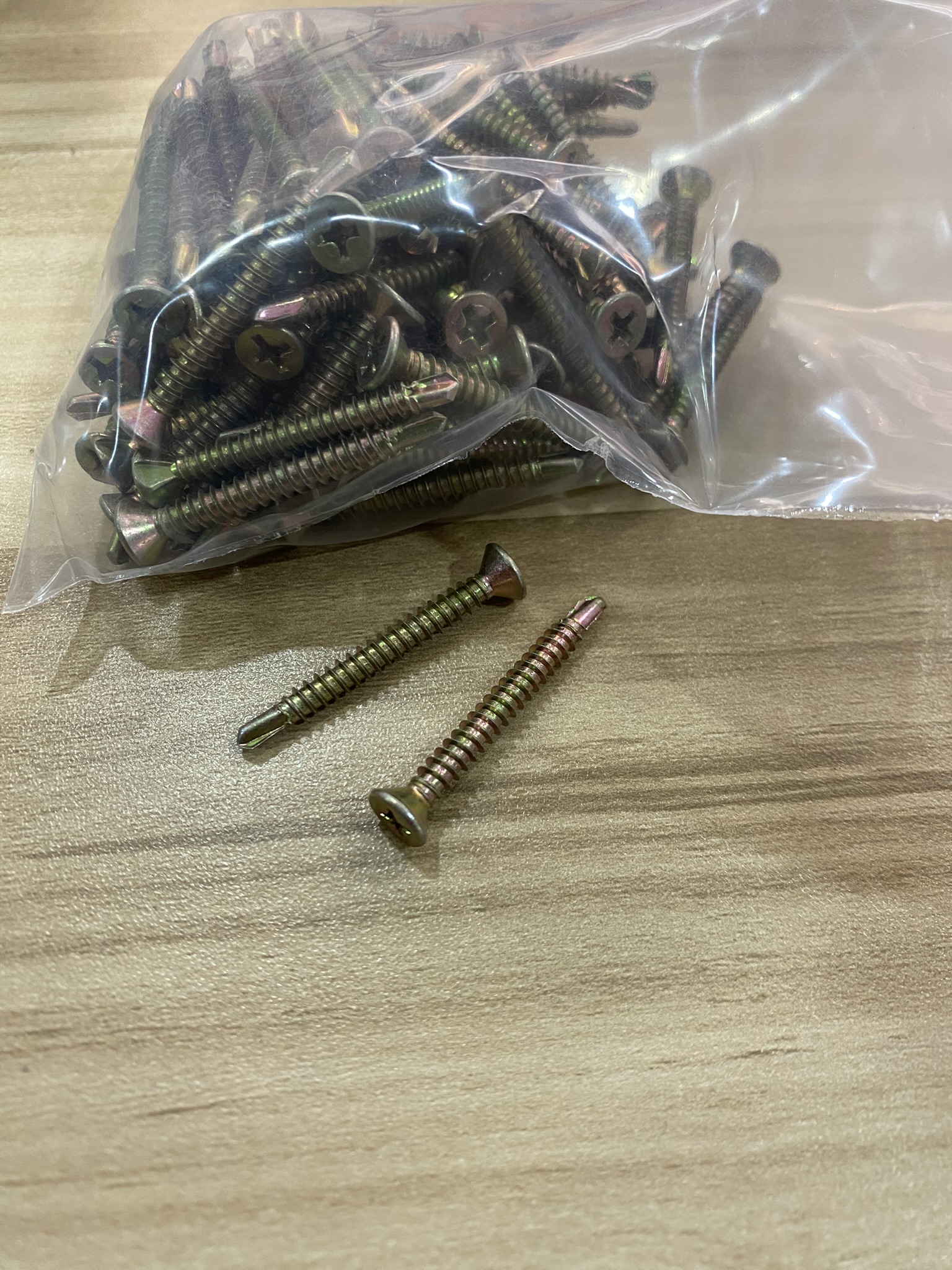 สกรูปลายสว่านขนาด F8-18x1.2