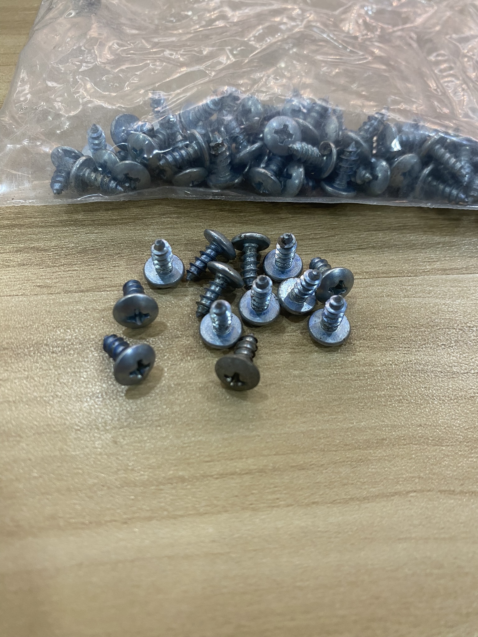 สกรูเกลียวปล่อย ขนาดเล็ก